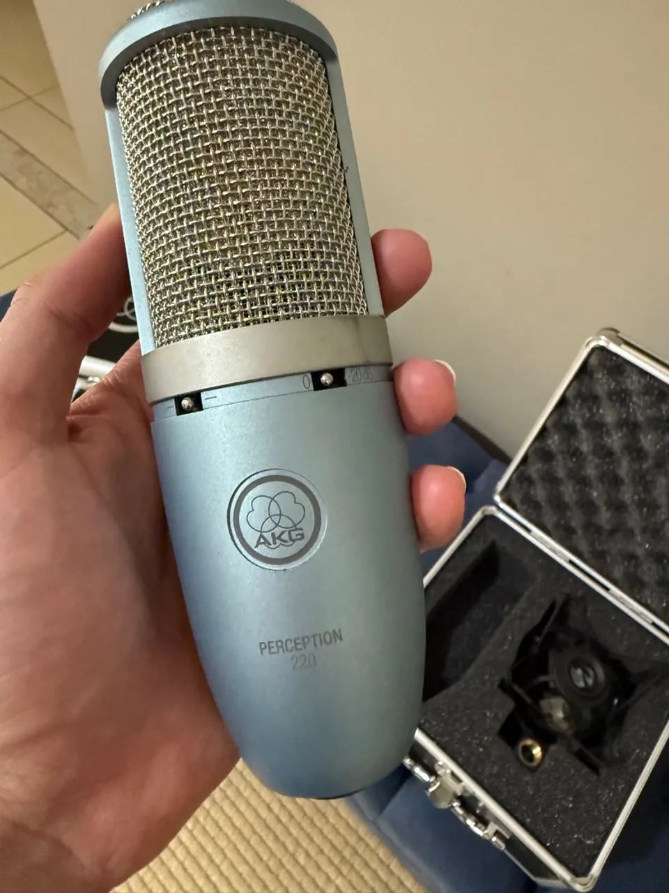 Microfone Condensador Akg perception 22064289672730370124