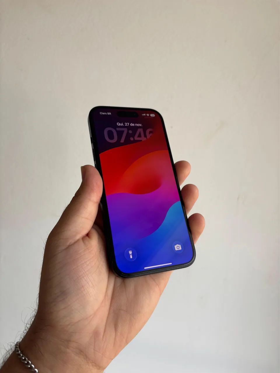 iPhone 15 256 GB seminovo impecável 