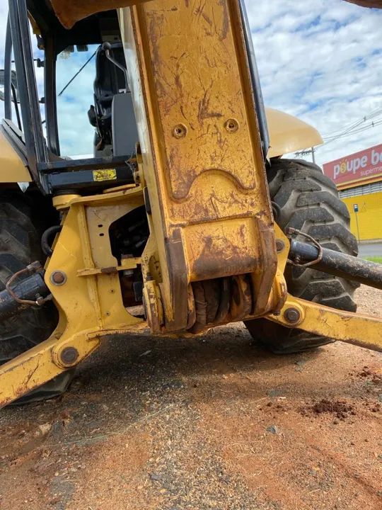 Retroescavadeira Caterpillar 416E a toda prova - Foto 3