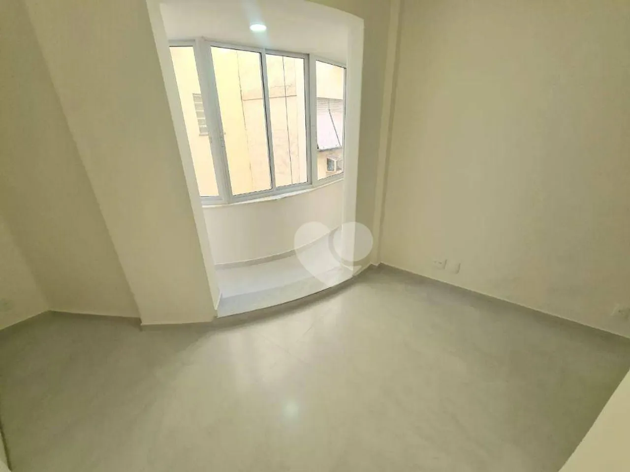 Sala quarto - reformado - andar alto - fundos - silencioso -por R$ 500.000 - Catete - Rio