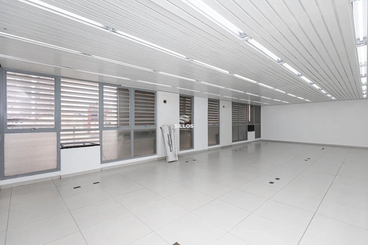 Sala comercial à venda com 131 m² no Centro de Curitiba