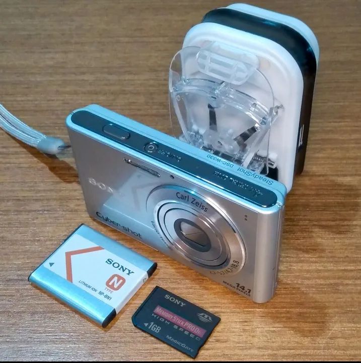 a sony cyber-shot dsc w330 - 14.1 mega pixels