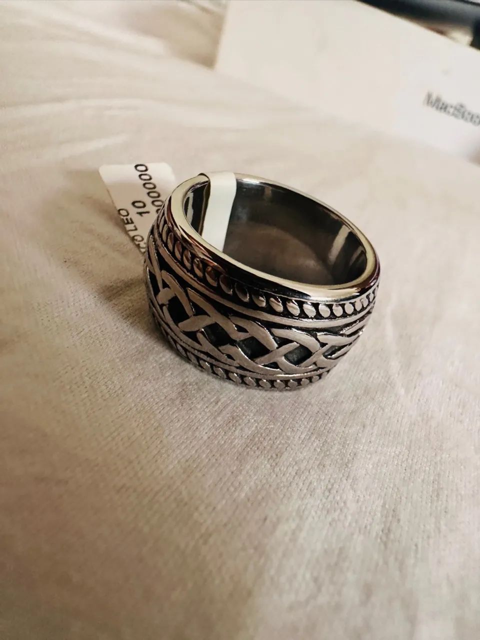 Anel de Aço com Design Celta
