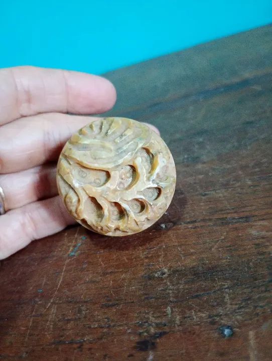 Antigo porta jóias esculpido em pedra <br><br>3 cm - Foto 2