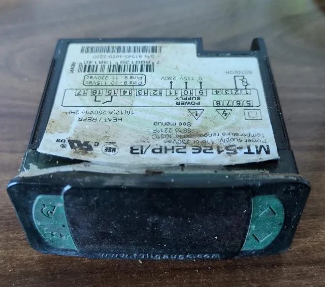 Controlador eletrônico de temperatura (modelo MT-512E 2HP/12, da