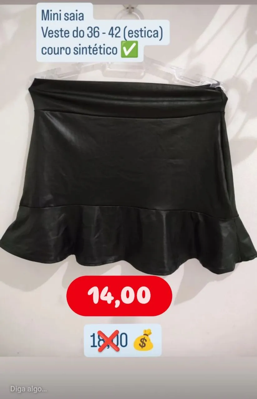 Mini saia de couro sintético preta