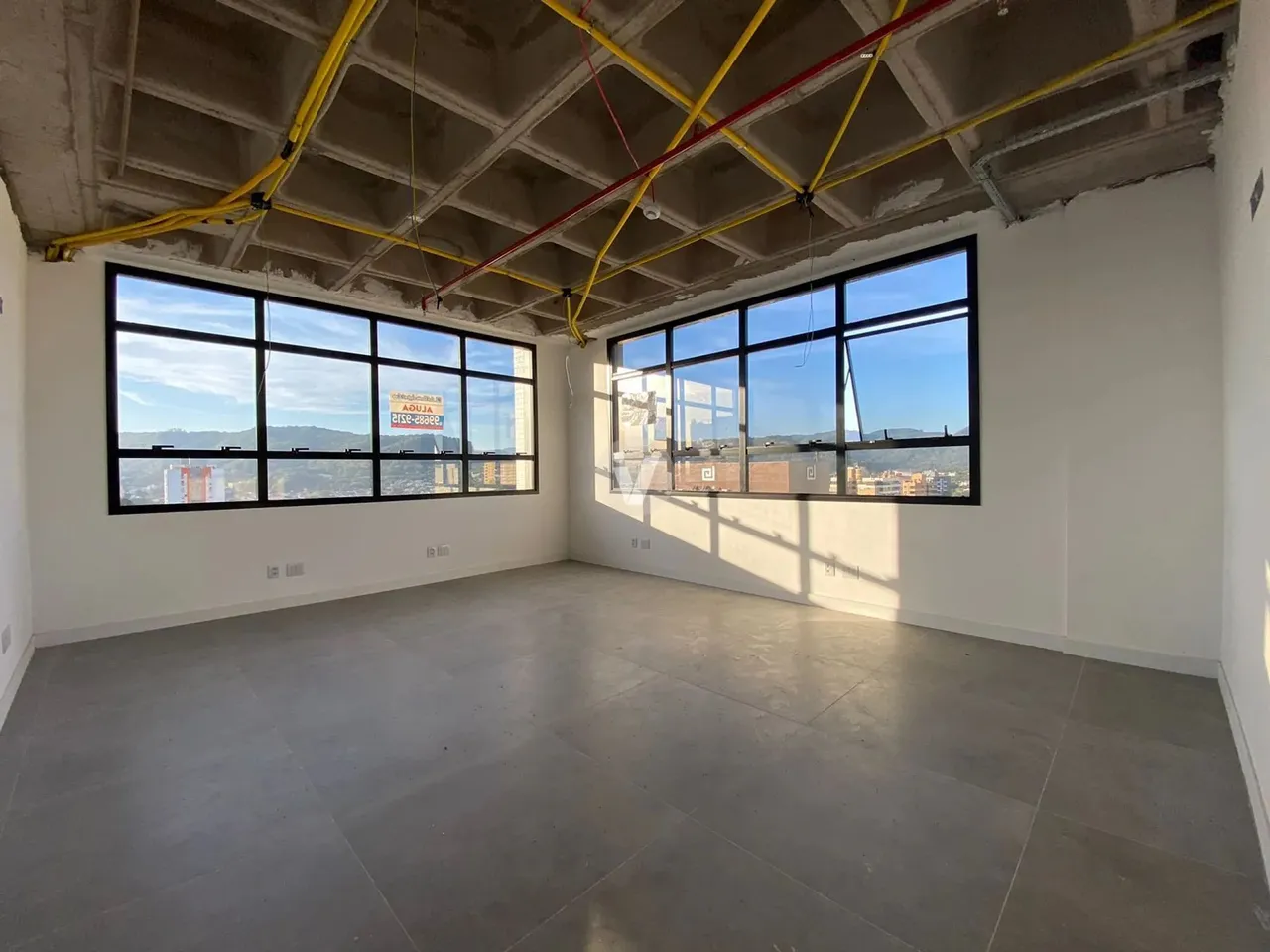 Sala comercial no Office Tower