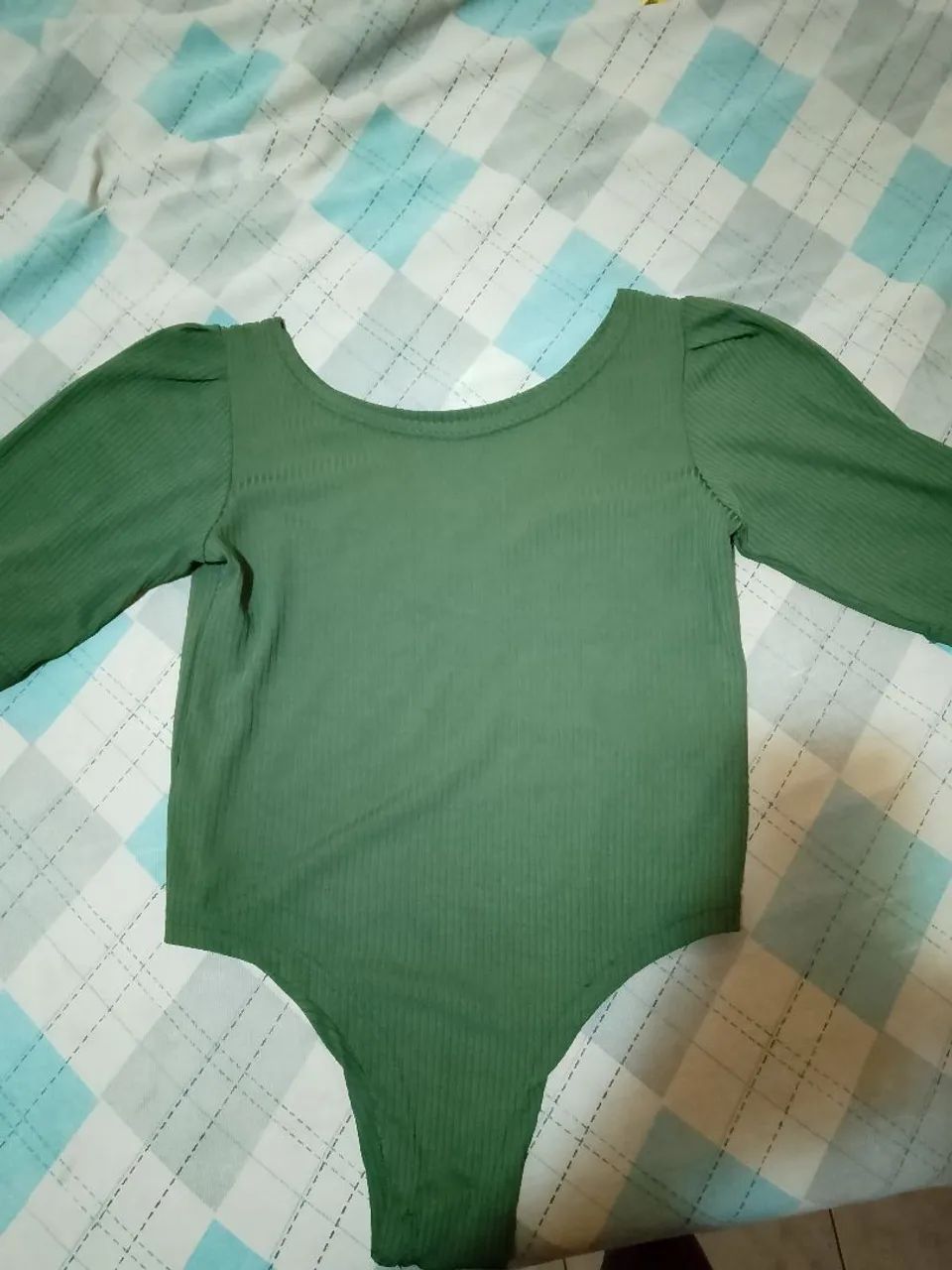 Body Verde com Mangas Bufantes e Blusa estilo bonequinha 