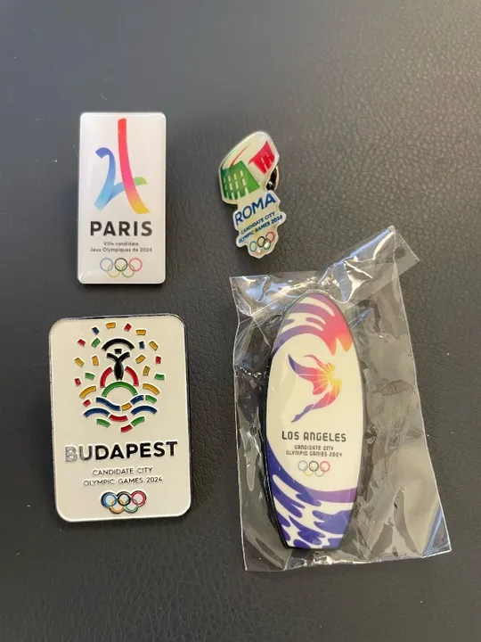 Pins das quatro cidades candidatas da Olimpiada de 2024