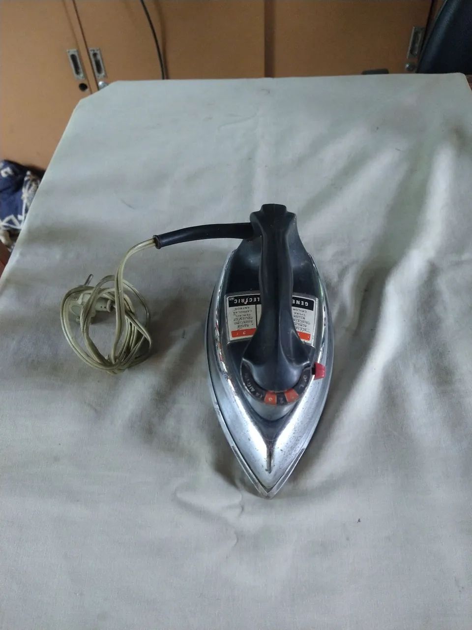 Ferro de passar roupa GE (220v). - Foto 4