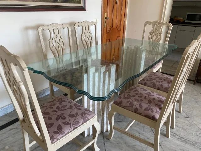 Mesa com tampo de vidro, base em granito e 6 cadeiras - Foto 2
