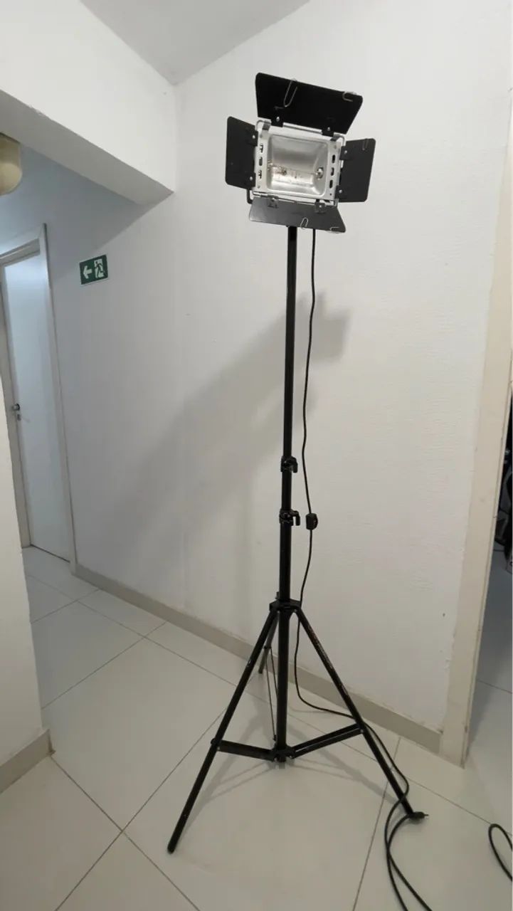 Tripé de luz com refletor, 3 metros de altura, iluminação evento - Foto 2