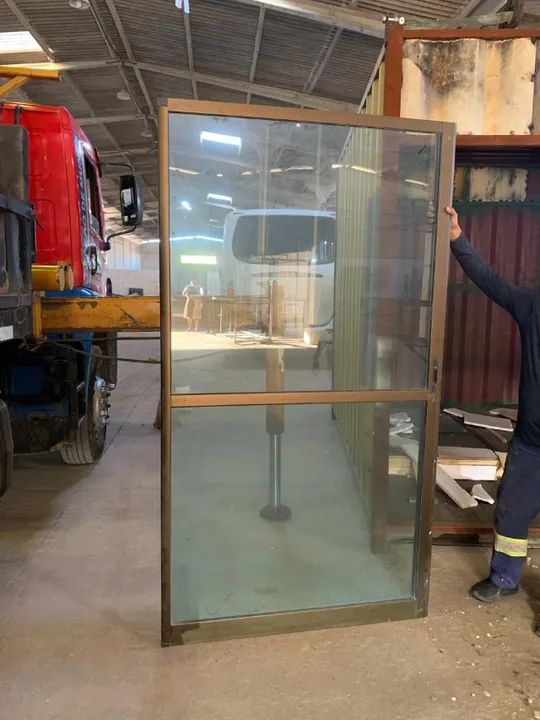 Porta de Vidro de Correr moldura Acobreada Elegante  - Foto 2