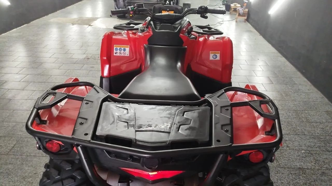 Quadriciclo can am 570 outlander muito novo 