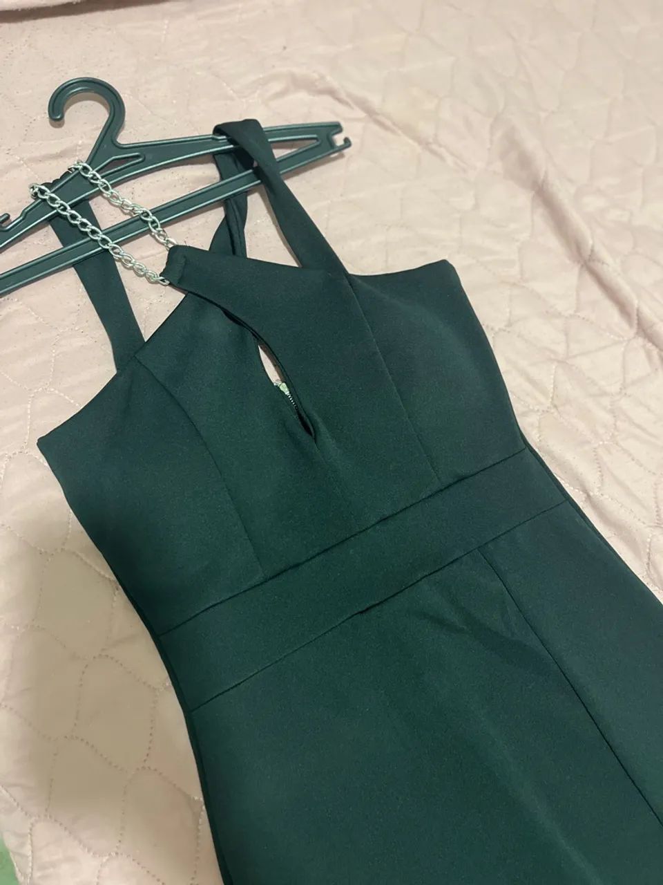 Vestido Preto com Detalhe no Decote - Foto 2