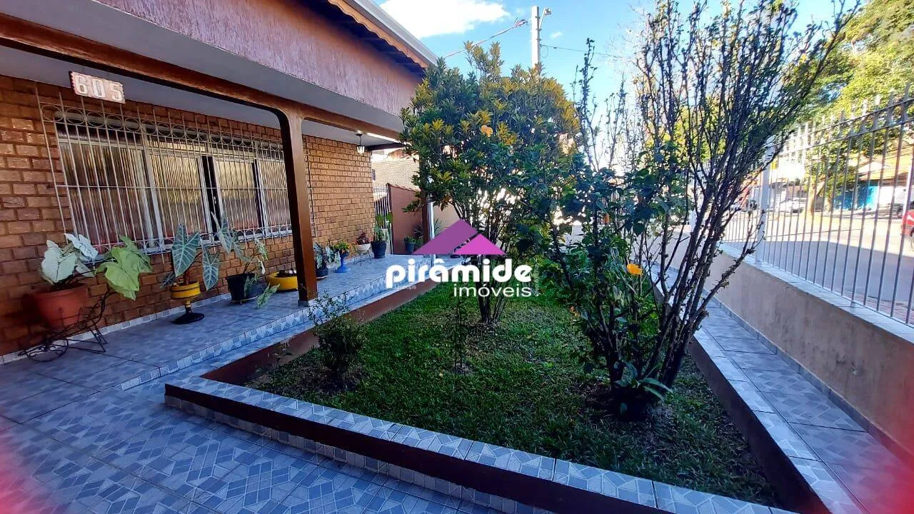 Casa Térrea com 3 dormitórios em Jardim Ismênia - São José dos Campos - SP