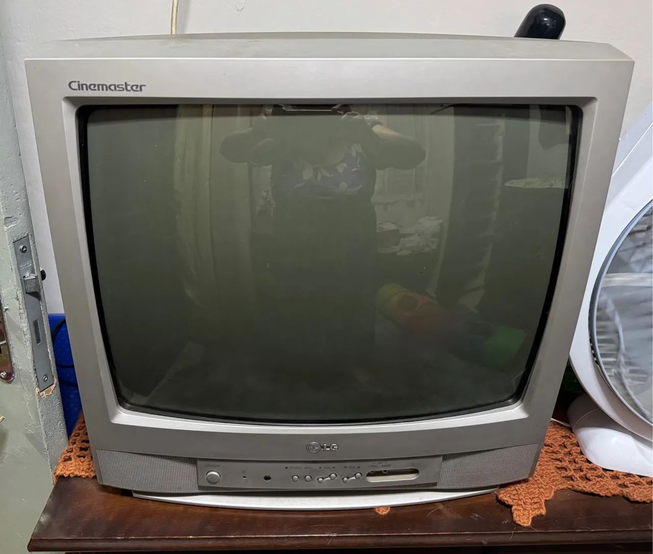 LG 21-Inch TV Cinemaster64308566016641120