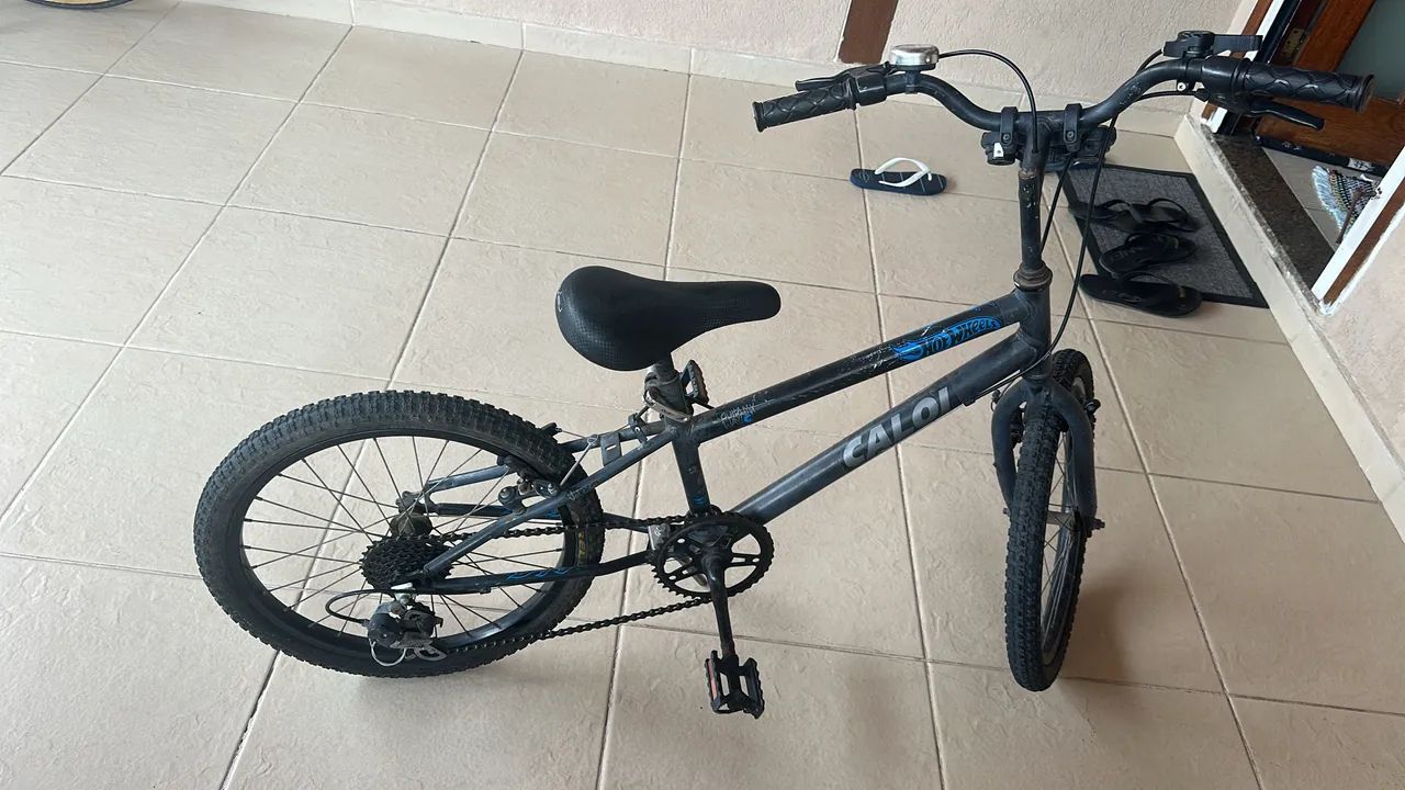 Bicicleta aro 20 Caloi série Hotwheels - Foto 4