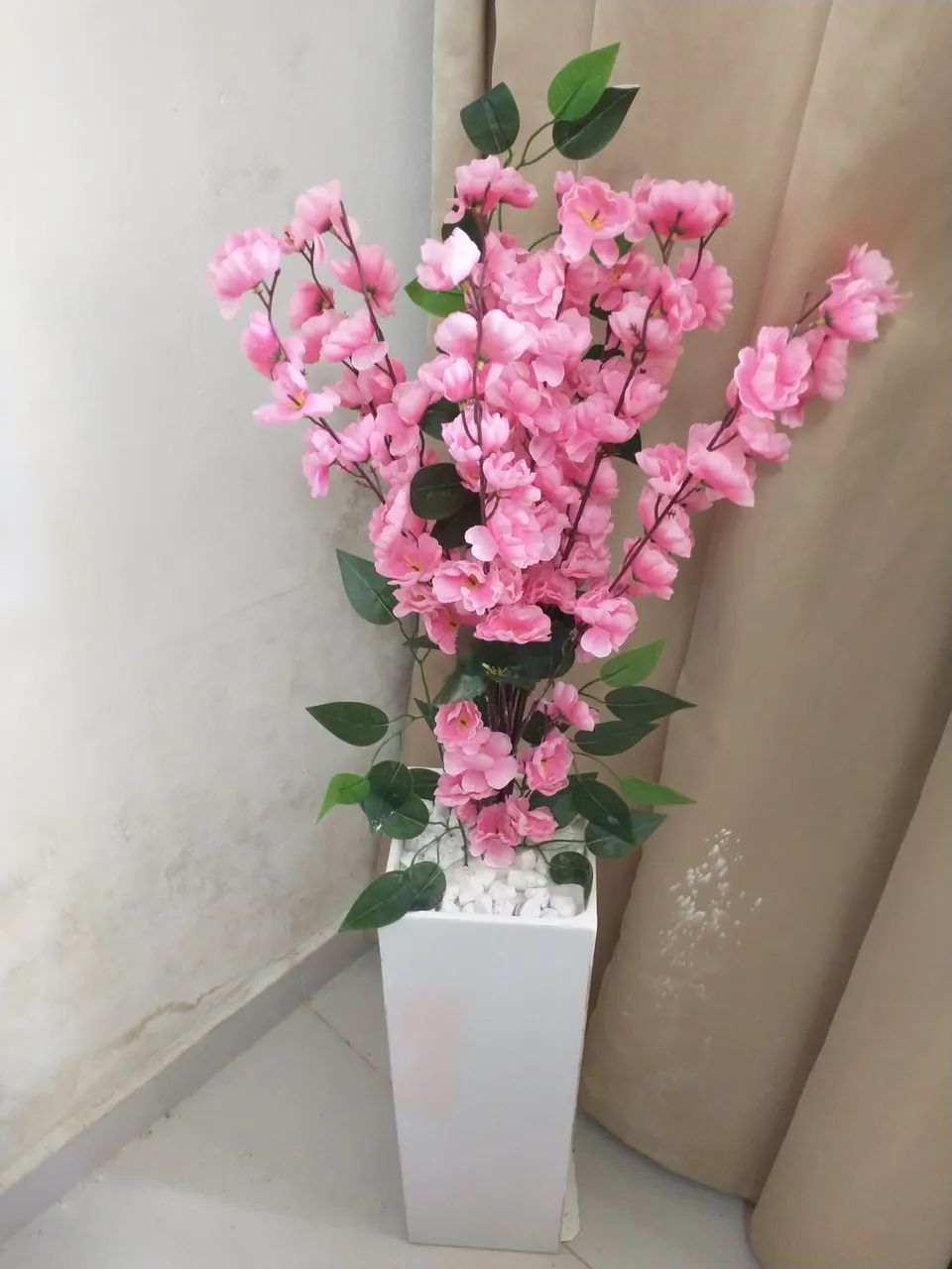 Vaso decorativo com flores de cerejeira - Foto 5