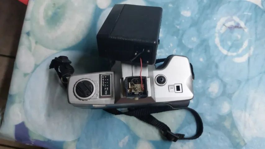 Máquina Fotográfica Yashika Antiga com Flash - NÃO FUNCIONA - NO ESTADO - Foto 3
