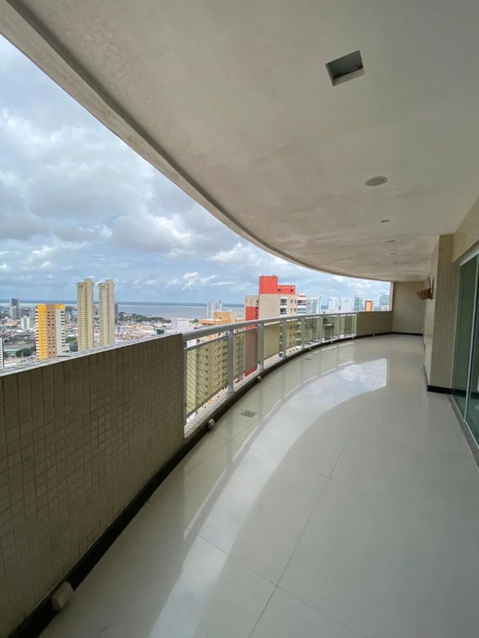 Apto, 280m², 4 suítes, 4 vgs no Ed. Village Maximum 