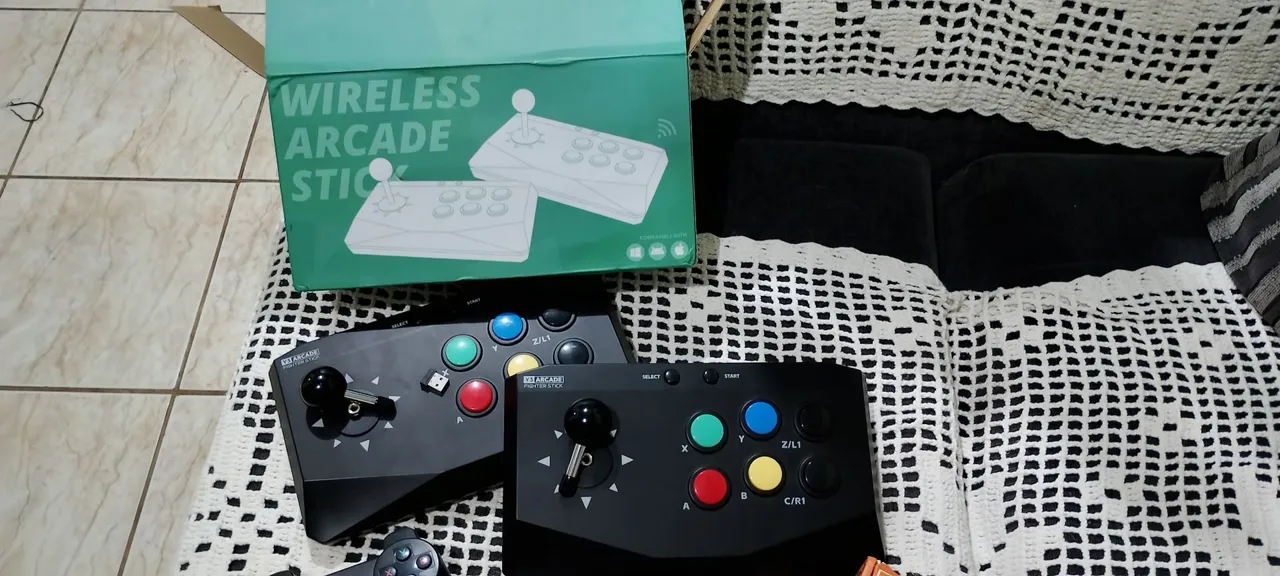 Vendo vídeo game 2.4G wireless gamepad + console de mesa