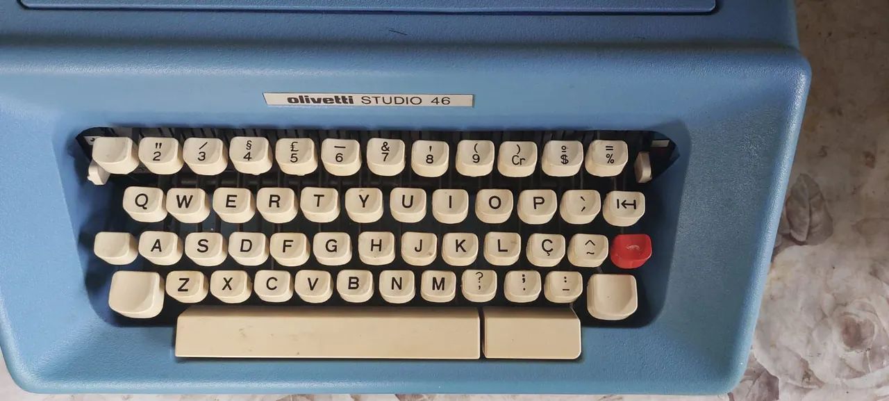 Máquina de escrever Olivetti Studio 4664985836273923122