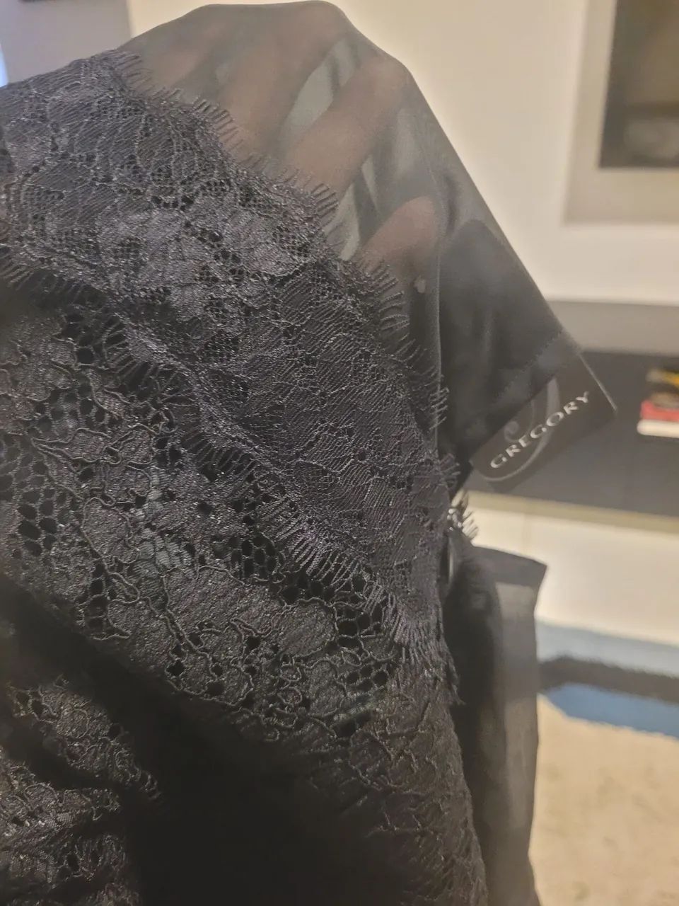 Vestido de renda preto com detalhes - Foto 3