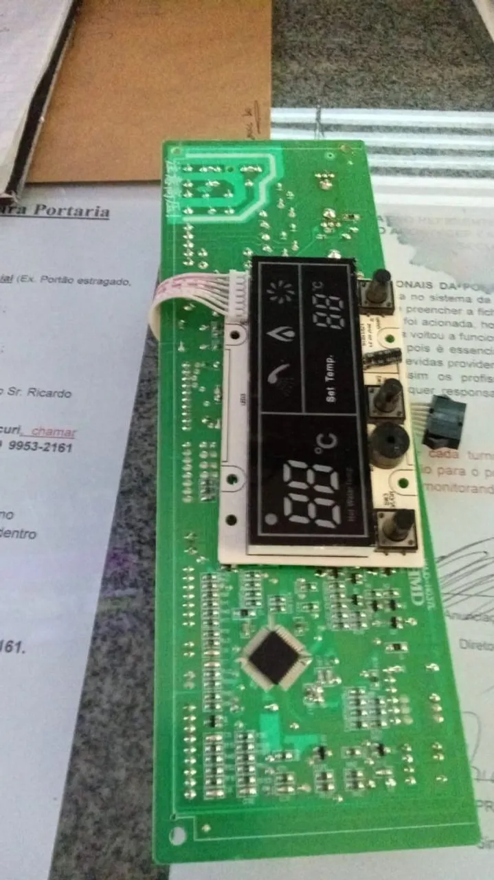 Placa e display do aquecedor de água a gás marca ORBIS