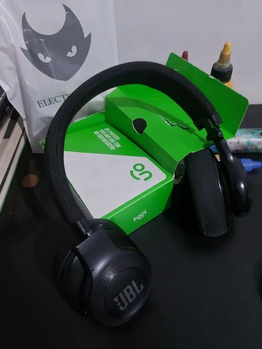 Fone de Ouvido JBL E55BT sem fio - usado com espumas novas