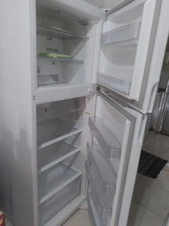 Vende-se Geladeira Duplex Fost Free em excelente estado  - Foto 2