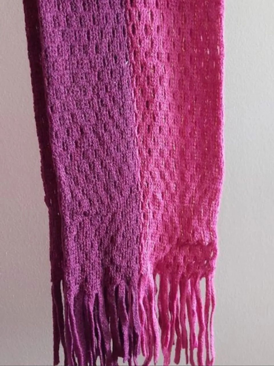novo cachecol rosa e roxo com franja - Foto 3
