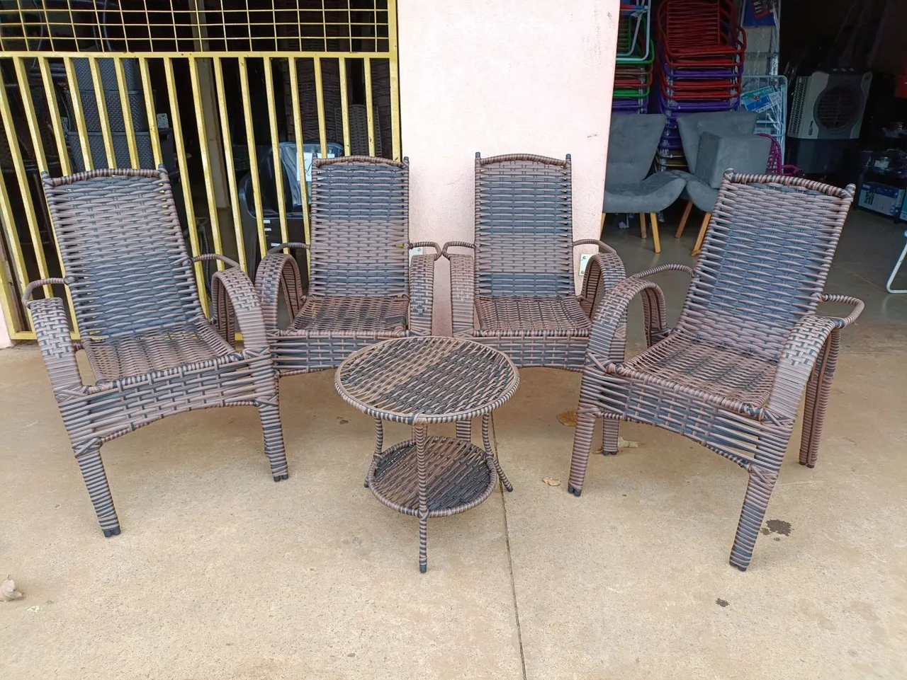 Conjunto de Cadeiras e Mesa em Fibra Sintética