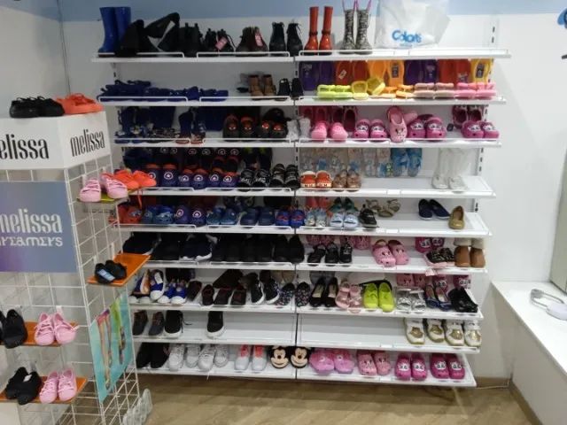 Expositor de sapatos de parede c/ 9 prateleiras em Aço Branco 203 cm x 100 cm x 30 cm