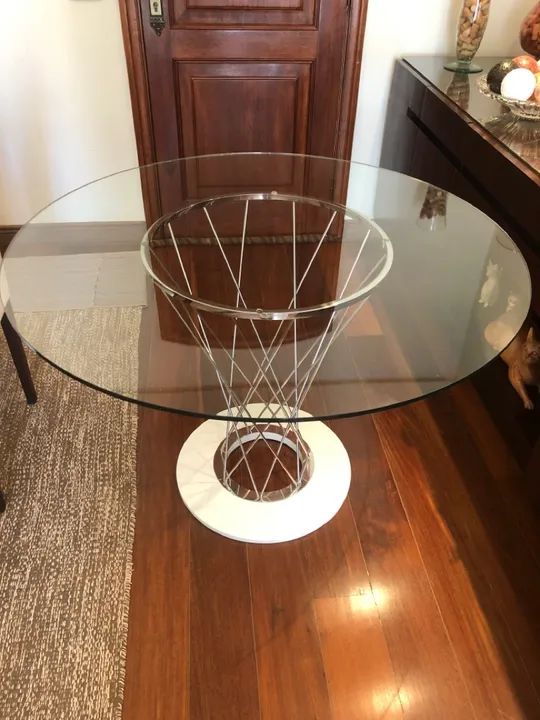 Mesa de jantar redonda com tampo de vidro - TokStok