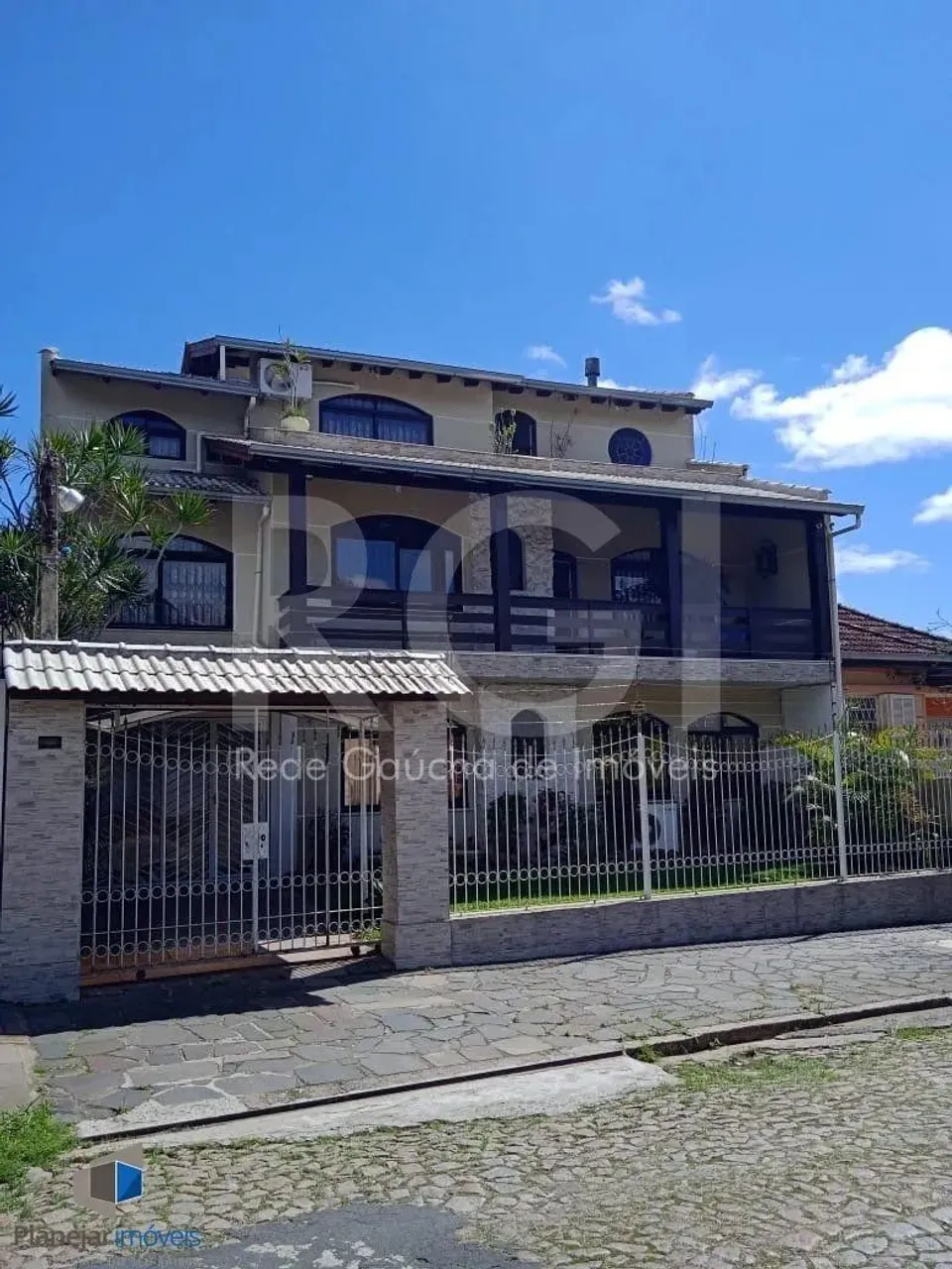 Casa para Venda - 750m², 6 dormitórios, sendo 3 suites, 4 vagas - Partenon