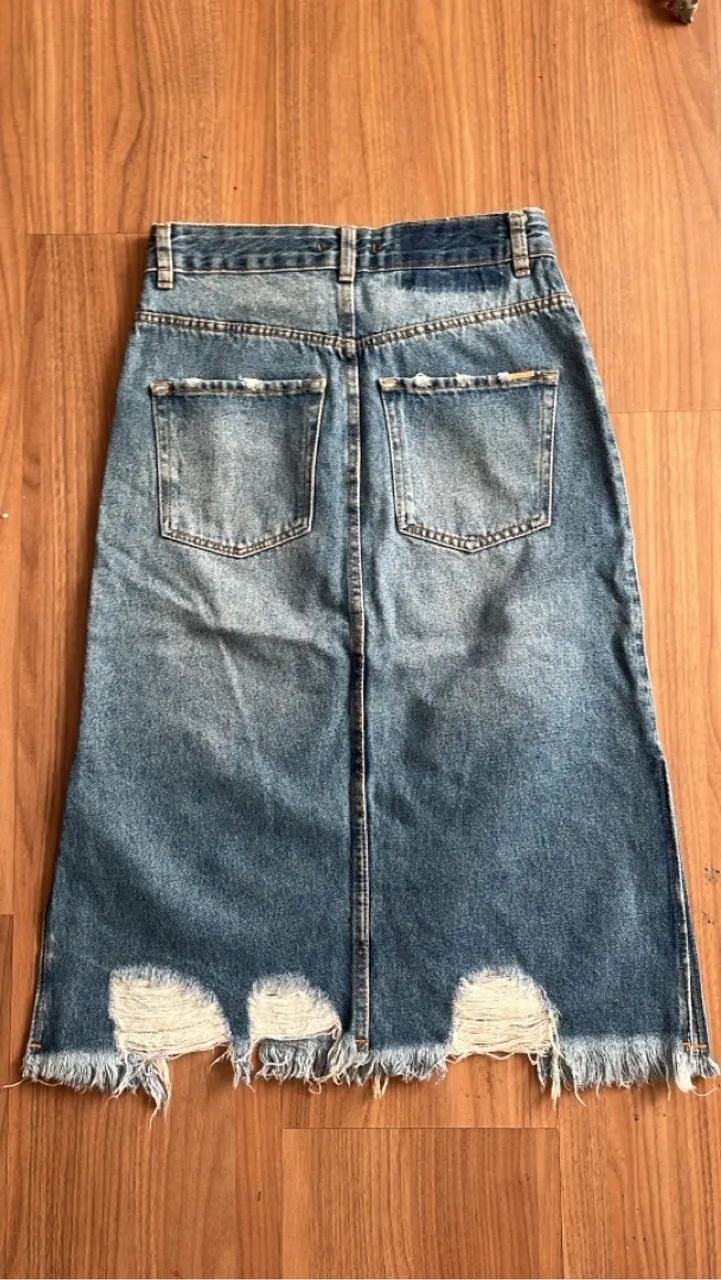 Saia Jeans Destroyed com Fenda - Estilo e Conforto! - Foto 2