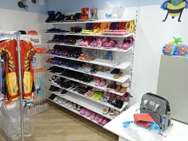 Expositor de sapatos de parede c/ 9 prateleiras em Aço Branco 203 cm x 100 cm x 30 cm - Foto 3