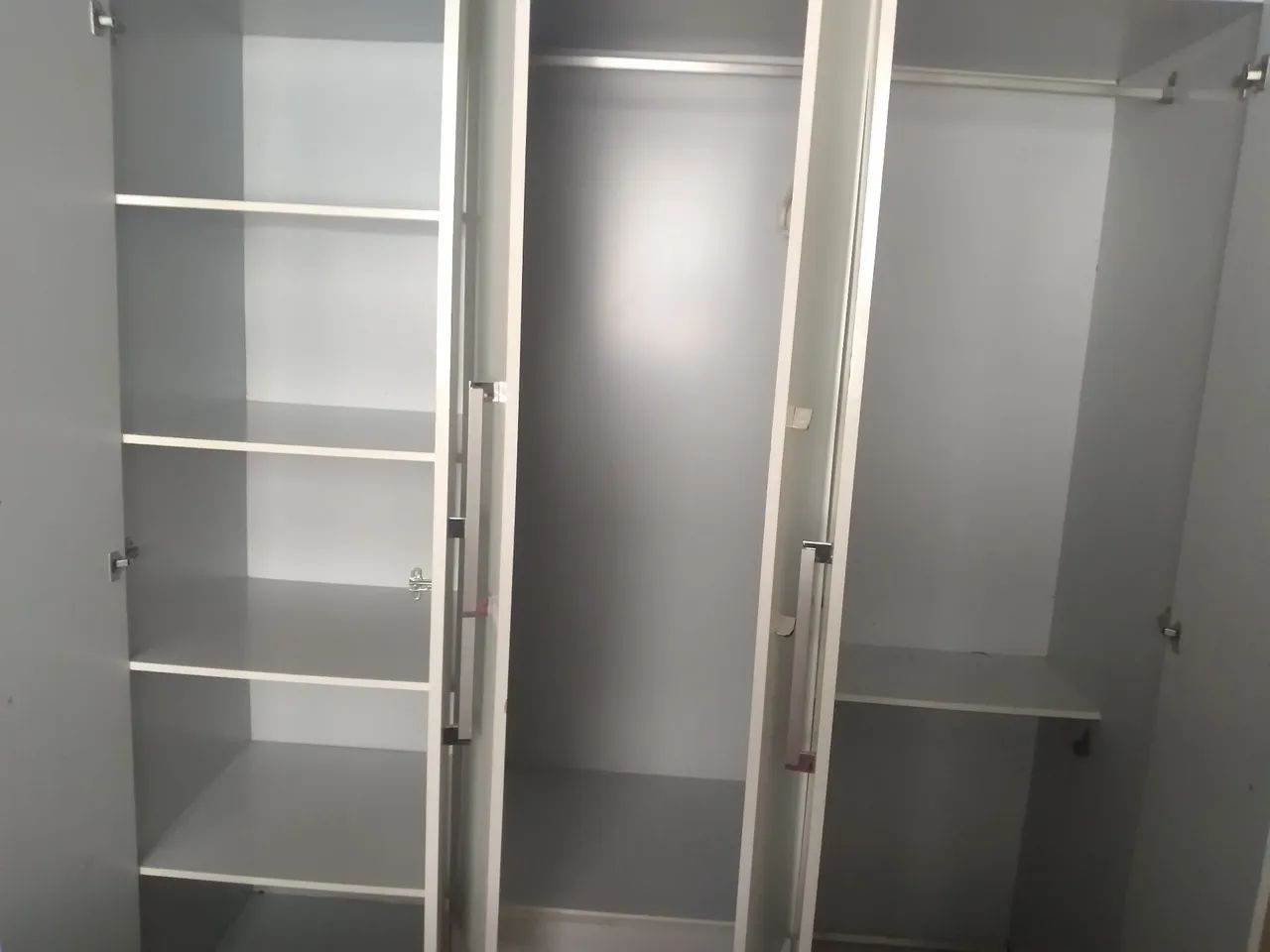Guarda-Roupas Branco de 6 Portas - Foto 2
