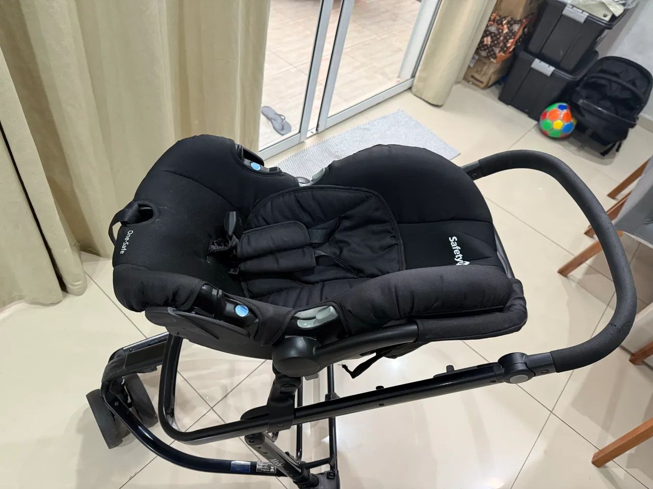 Carrinho de bebe e bebê conforto 