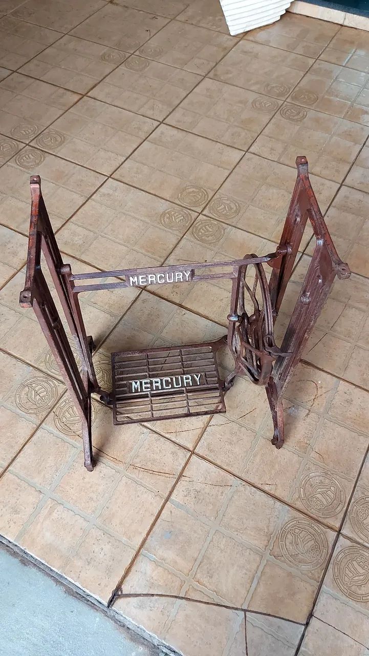 Pé de máquina em ferro