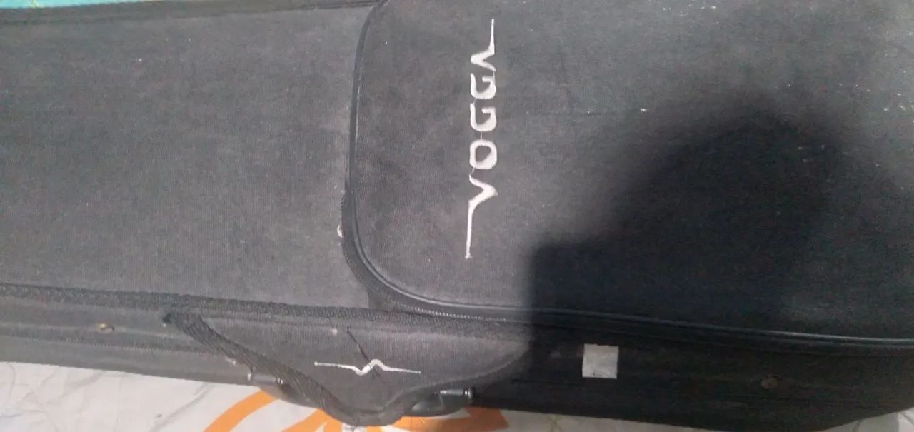 Violino com estojo