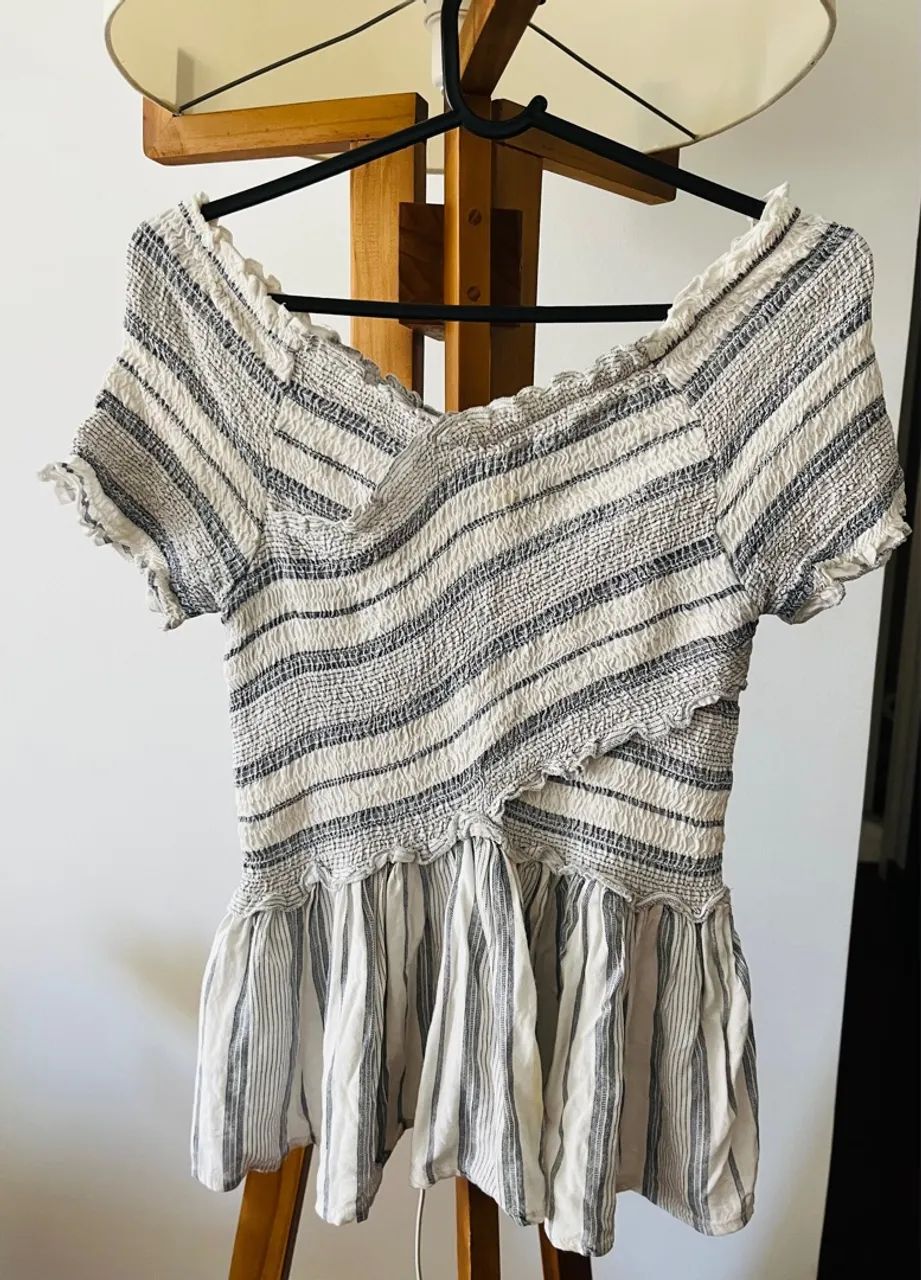 Blusa Listrada Shein Ombro a Ombro - Foto 2