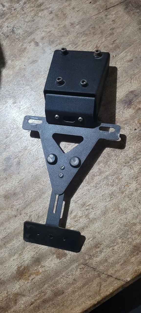 SUPORTE PLACA ELIMINADOR DE RABETA CB300F TWISTER 2023+
