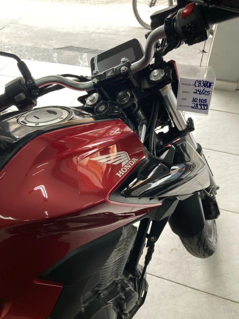 IMPERDÍVEL! CB300F TWISTER COM BAIXO KM - Foto 4