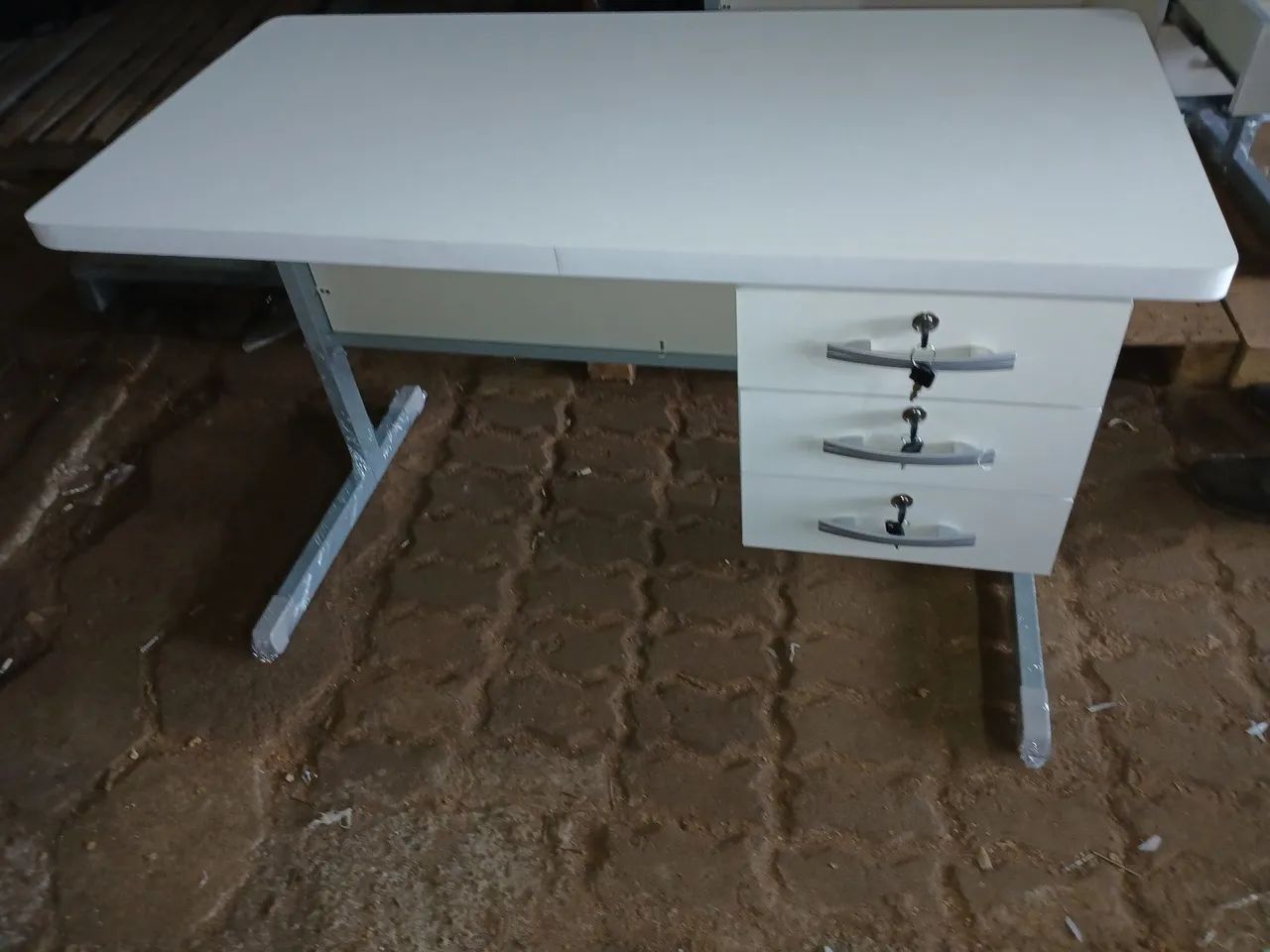 Mesa escritorio, nova, 1.20 x 60, 3 gavetas - Foto 2