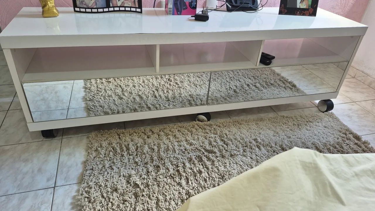 Rack de sala branco com espelho e rodízios  - Foto 2