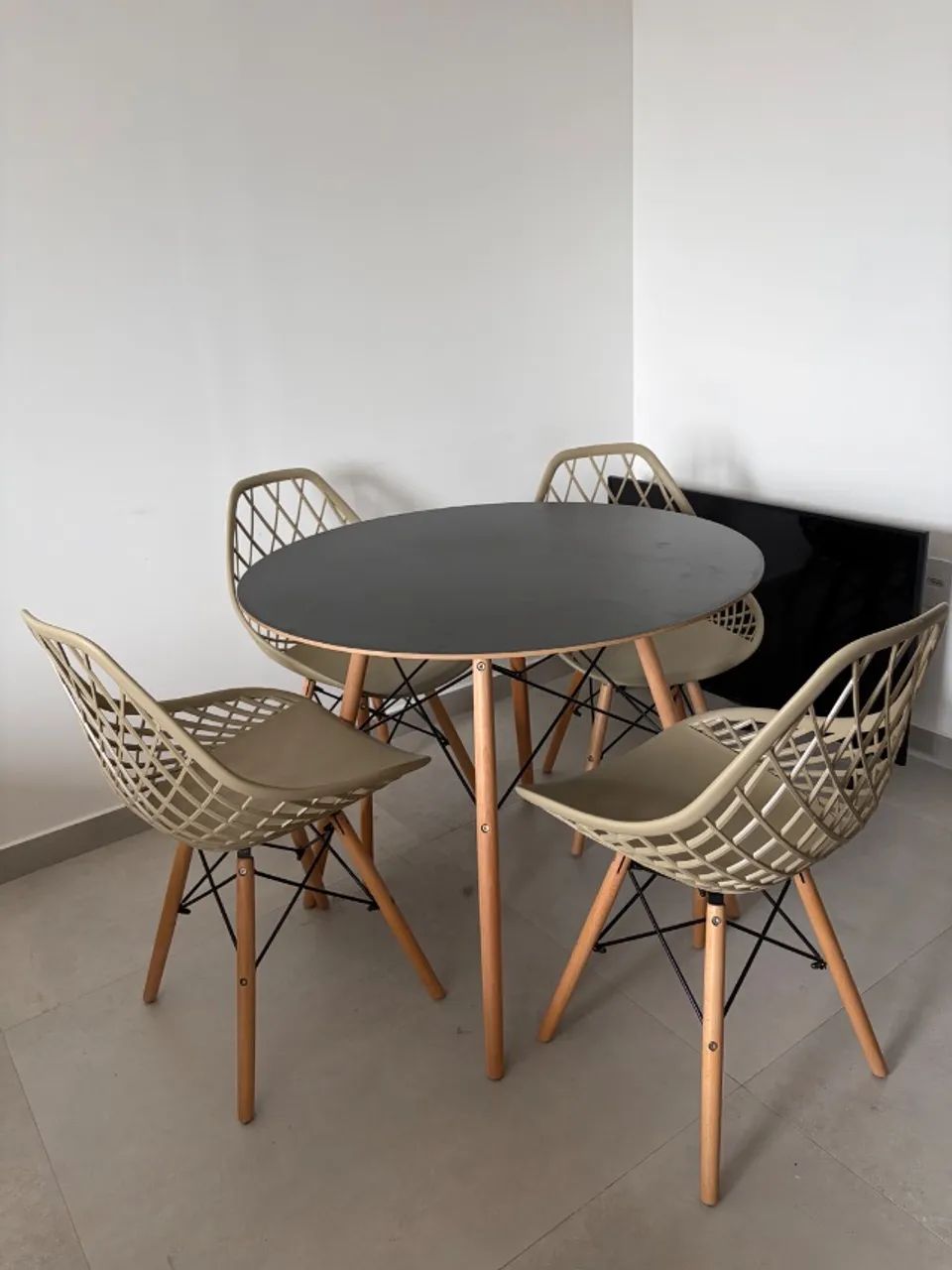 Conjunto de mesa com 4 cadeiras