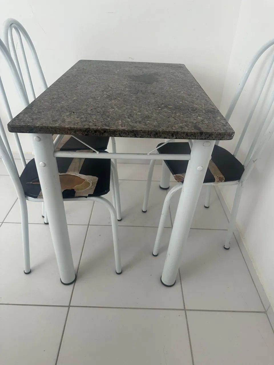 Mesa de 4 cadeiras