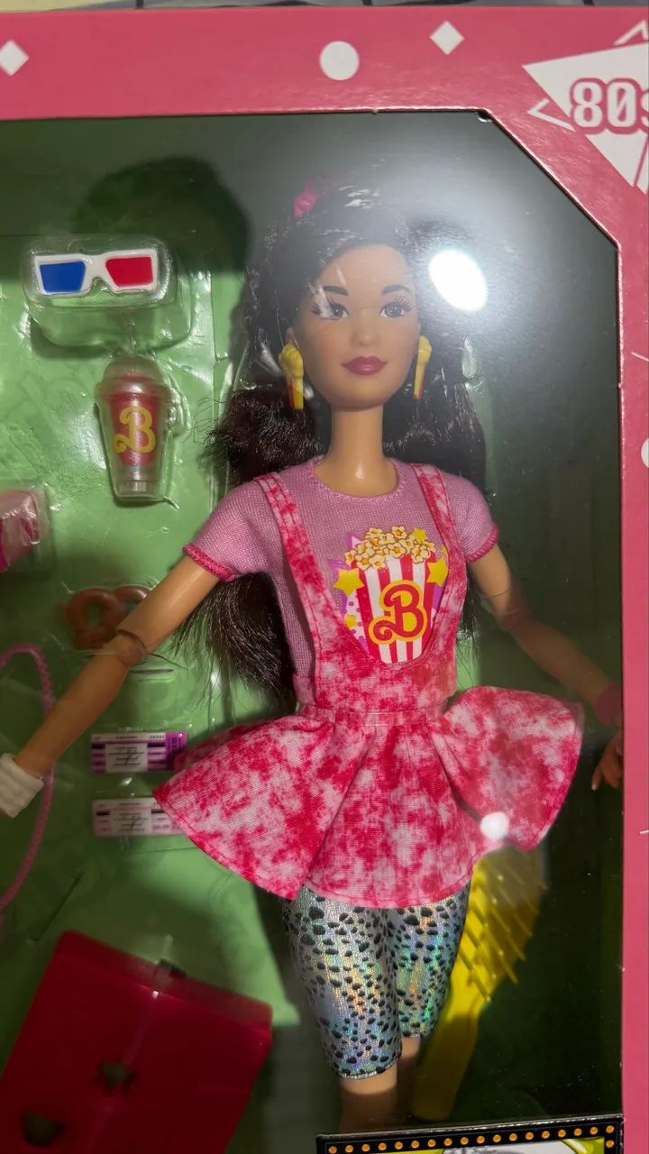 Boneca Barbie Rewind E Acessórios Com Cabelo Preto E Roupa E - Foto 2